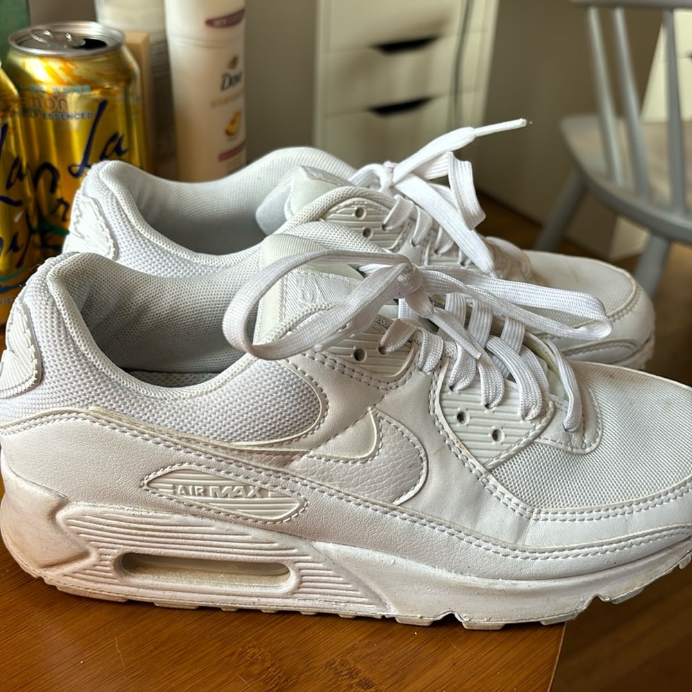Women’s Nike air max size 8.